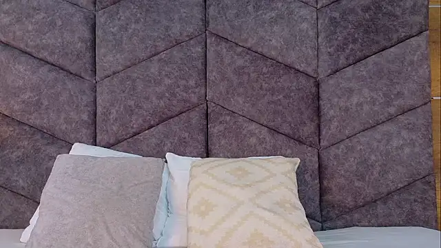 AnnieRouse   online show from April 11, 11:47 am