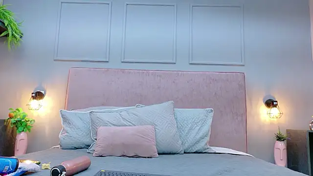 Snapshot of Busty_Zay chatting on February 17, 6:36 pm Busty Zay online show from February 17, 6:36 pm