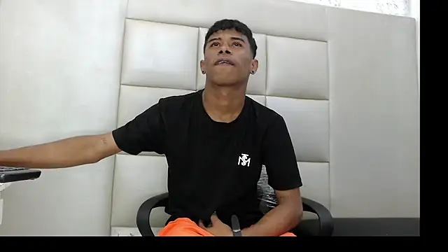 Snapshot of TonnyMarck chatting on February 15, 2:19 am TonnyMarck online show from February 15, 2:19 am