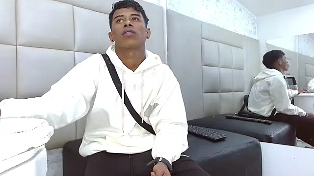 Snapshot of TonnyMarck chatting on February 19, 3:02 am TonnyMarck online show from February 19, 3:02 am