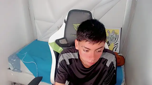 Snapshot of Liarr_ chatting on February 5, 8:46 pm Liarr online show from February 5, 8:46 pm