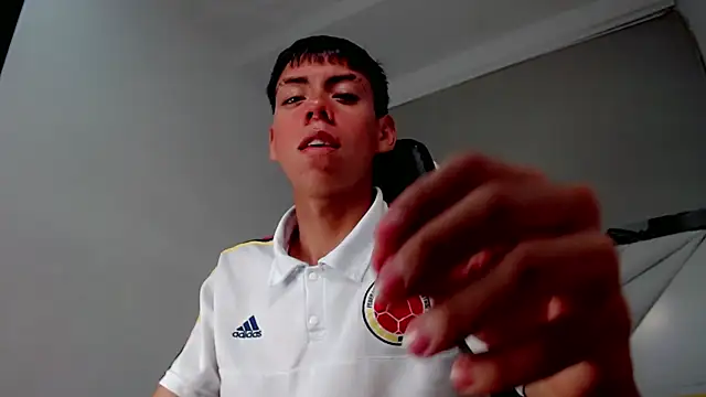 Snapshot of Liarr_ chatting on February 7, 7:39 pm Liarr online show from February 7, 7:39 pm