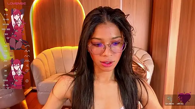 Snapshot of Alina_b_ chatting on July 1, 7:46 pm Alina b online show from July 1, 7:46 pm
