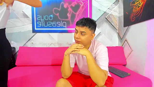 Snapshot of Candy_bhraun chatting on February 1, 10:30 pm Candy bhraun online show from February 1, 10:30 pm