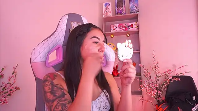 Snapshot of mavi_boo chatting on February 9, 6:45 pm mavi boo online show from February 9, 6:45 pm