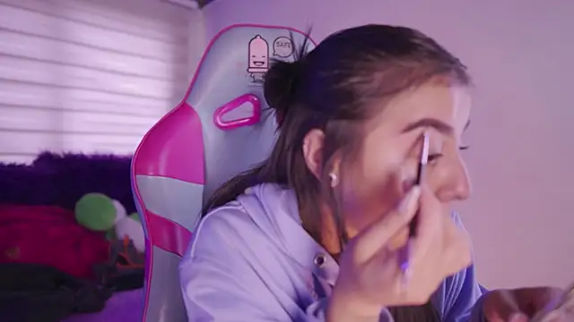 Snapshot of mavi_boo chatting on February 16, 9:11 pm mavi boo online show from February 16, 9:11 pm