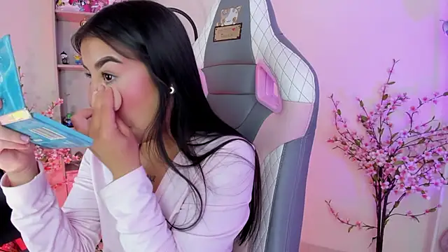 Snapshot of mavi_boo chatting on February 25, 6:17 pm mavi boo online show from February 25, 6:17 pm