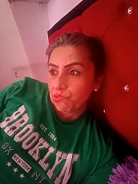 Snapshot of maynor_1998 chatting on February 20, 9:48 pm maynor 1998 online show from February 20, 9:48 pm