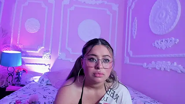 Snapshot of AngellVisen chatting on February 14, 6:48 pm AngellVisen online show from February 14, 6:48 pm