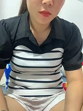 Snapshot of Baby-lovely69 chatting on February 3, 7:02 am Baby-lovely69 online show from February 3, 7:02 am