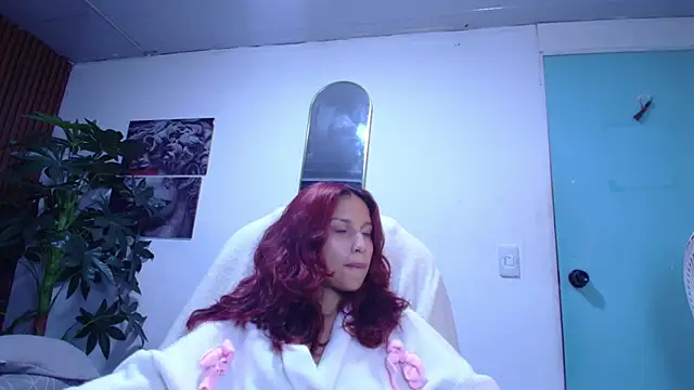 Snapshot of saphire_ chatting on February 12, 10:21 am saphire online show from February 12, 10:21 am