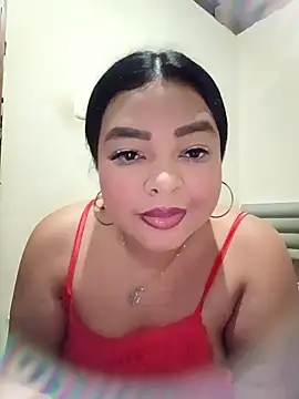 Snapshot of solene09 chatting on February 6, 5:23 am solene09 online show from February 6, 5:23 am