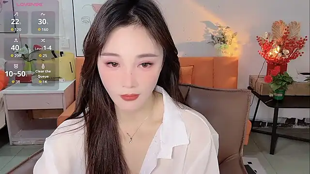 Snapshot of Lisa-295188 chatting on February 6, 6:51 am Lisa-295188 online show from February 6, 6:51 am