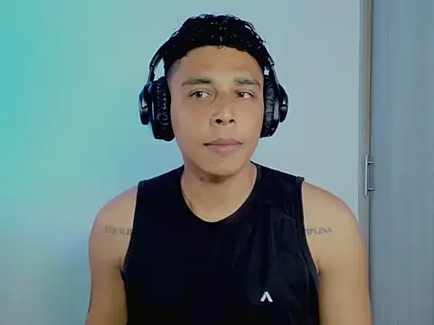 Snapshot of nilo2021 chatting on May 13, 8:16 pm nilo2021 online show from May 13, 8:16 pm