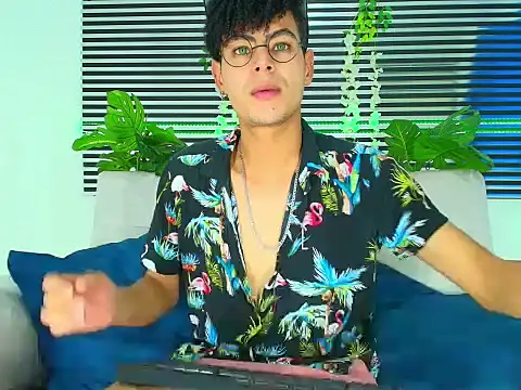 Snapshot of ThiiagoSaeenz chatting on February 5, 3:11 am ThiiagoSaeenz online show from February 5, 3:11 am