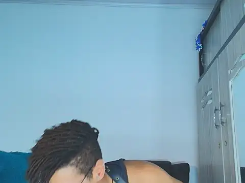 ThiiagoSaeenz online show from July 11, 10:00 pm