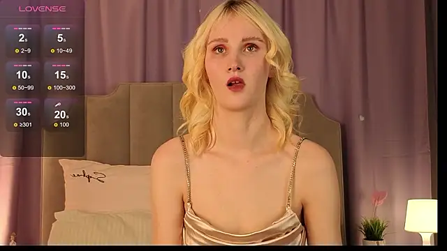 CrystalLili online show from March 23, 7:23 am