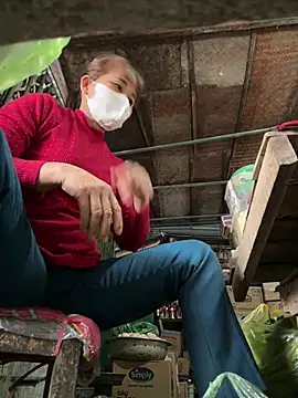 Snapshot of YANINA120 chatting on February 16, 3:35 am YANINA120 online show from February 16, 3:35 am