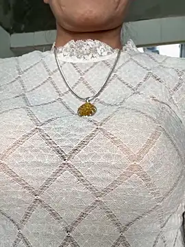 Snapshot of YANINA120 chatting on February 17, 1:57 am YANINA120 online show from February 17, 1:57 am