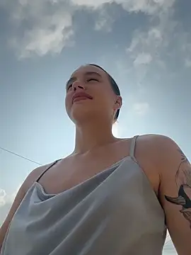 MiaTee online show from April 4, 1:59 am