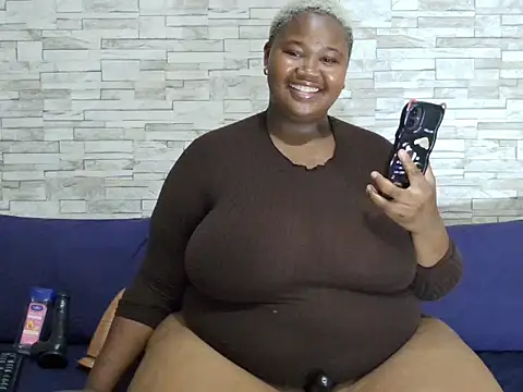 Snapshot of BustyBmw chatting on February 2, 6:28 pm BustyBmw online show from February 2, 6:28 pm