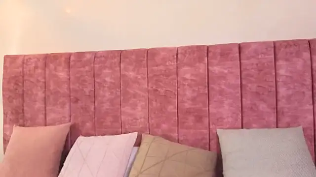 Snapshot of LOU_22_ chatting on May 19, 12:33 pm LOU 22 online show from May 19, 12:33 pm