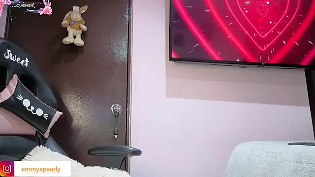 emyxpearly online show from March 2, 7:15 am