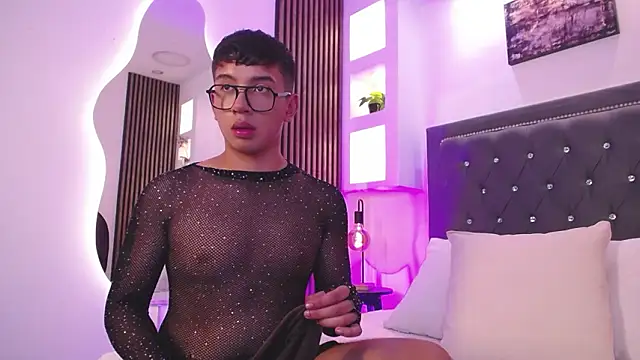 Snapshot of Fancy_Vixen chatting on February 20, 6:26 am Fancy Vixen online show from February 20, 6:26 am