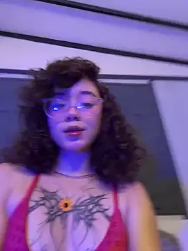 Snapshot of luci_butterfly chatting on February 11, 8:03 pm luci butterfly online show from February 11, 8:03 pm