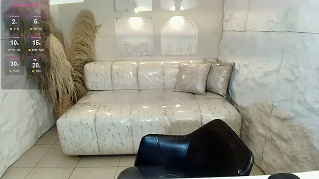 Snapshot of vampkitty_r chatting on April 29, 1:37 pm vampkitty r online show from April 29, 1:37 pm