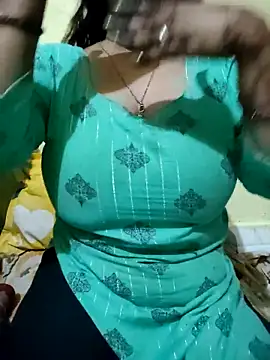 Snapshot of PARI51 chatting on February 11, 7:41 pm PARI51 online show from February 11, 7:41 pm