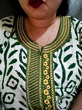 PARI51 online show from March 5, 8:05 pm