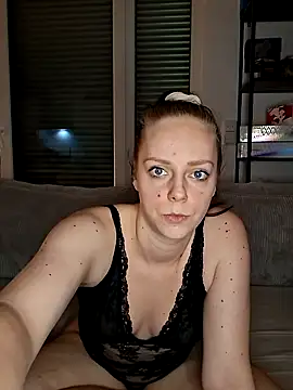 Snapshot of Larifari0406 chatting on February 4, 8:36 pm Larifari0406 online show from February 4, 8:36 pm