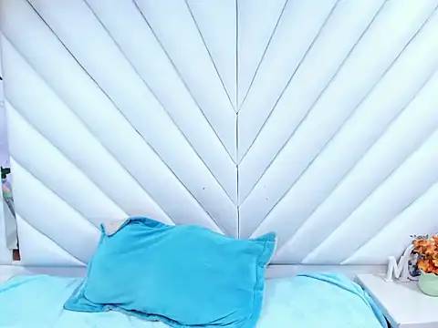 Snapshot of Lunaa_Brunettee chatting on February 1, 3:05 am Lunaa Brunettee online show from February 1, 3:05 am