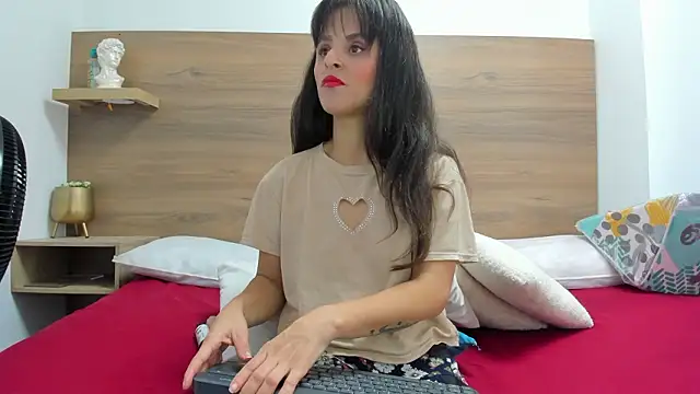 luz-miiaa online show from February 23, 11:40 am