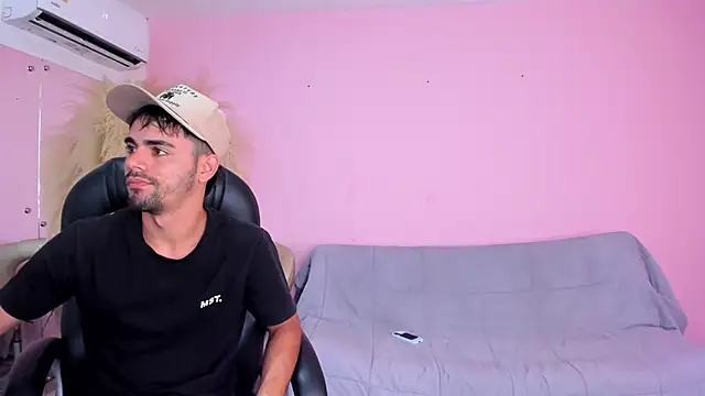 Snapshot of Bad_Boys777 chatting on January 31, 8:40 pm Bad Boys777 online show from January 31, 8:40 pm