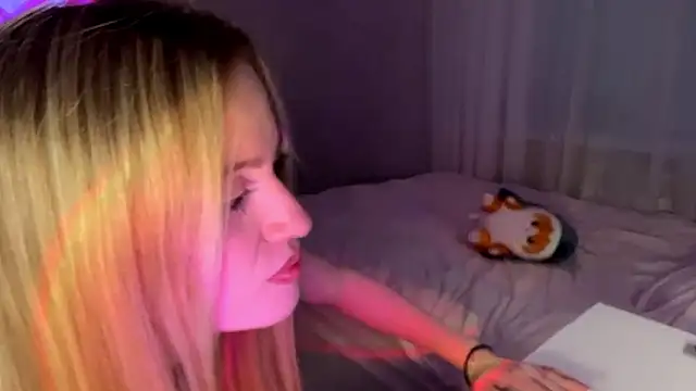 Between Eeys online show from March 2, 3:08 pm