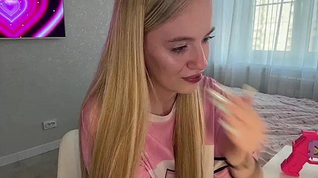 Snapshot of Between_Eeys chatting on June 29, 4:18 pm Between Eeys online show from June 29, 4:18 pm
