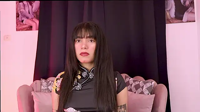 dakotacollins  online show from April 11, 3:22 am