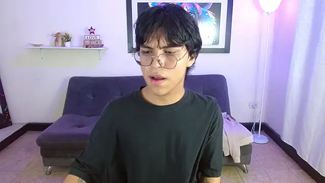 Snapshot of Maecum18 chatting on February 19, 8:38 pm Maecum18 online show from February 19, 8:38 pm