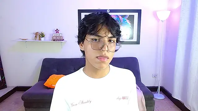 Snapshot of Maecum18 chatting on February 24, 8:29 pm Maecum18 online show from February 24, 8:29 pm