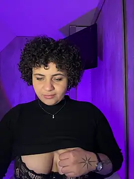 Snapshot of BabyChanntal chatting on February 2, 2:43 am BabyChanntal online show from February 2, 2:43 am