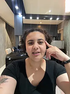 Snapshot of BabyChanntal chatting on February 4, 5:19 pm BabyChanntal online show from February 4, 5:19 pm