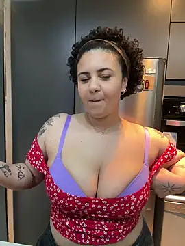 Snapshot of BabyChanntal chatting on February 9, 11:09 pm BabyChanntal online show from February 9, 11:09 pm