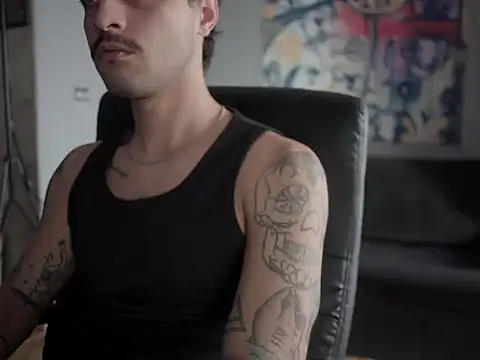 Snapshot of favdealer chatting on February 7, 2:10 pm favdealer online show from February 7, 2:10 pm