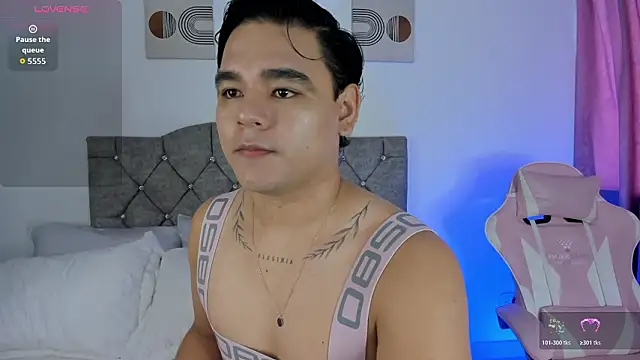 Snapshot of NoahVance chatting on February 2, 3:00 pm NoahVance online show from February 2, 3:00 pm