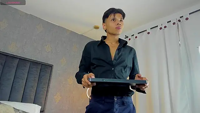 Alejandroo Montenegro online show from March 25, 8:37 pm