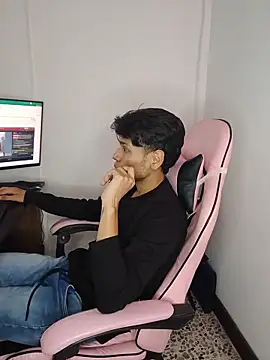 Snapshot of Alejandroo_Montenegro chatting on June 2, 9:39 pm Alejandroo Montenegro online show from June 2, 9:39 pm