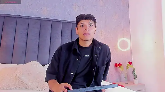 Snapshot of Alejandroo_Montenegro chatting on July 29, 10:30 pm Alejandroo Montenegro online show from July 29, 10:30 pm