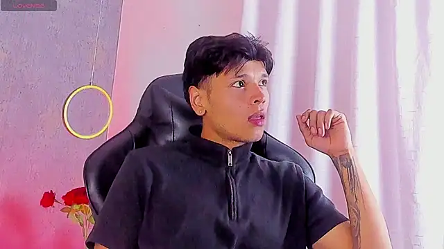 Snapshot of Alejandroo_Montenegro chatting on August 1, 9:03 pm Alejandroo Montenegro online show from August 1, 9:03 pm